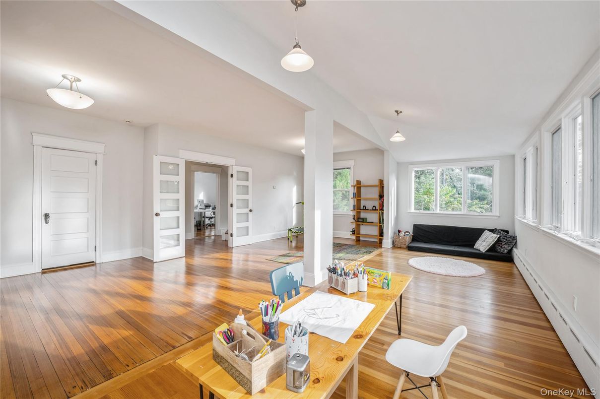 Interior, Living room, Pendant Lights, Wood Texture Flooring