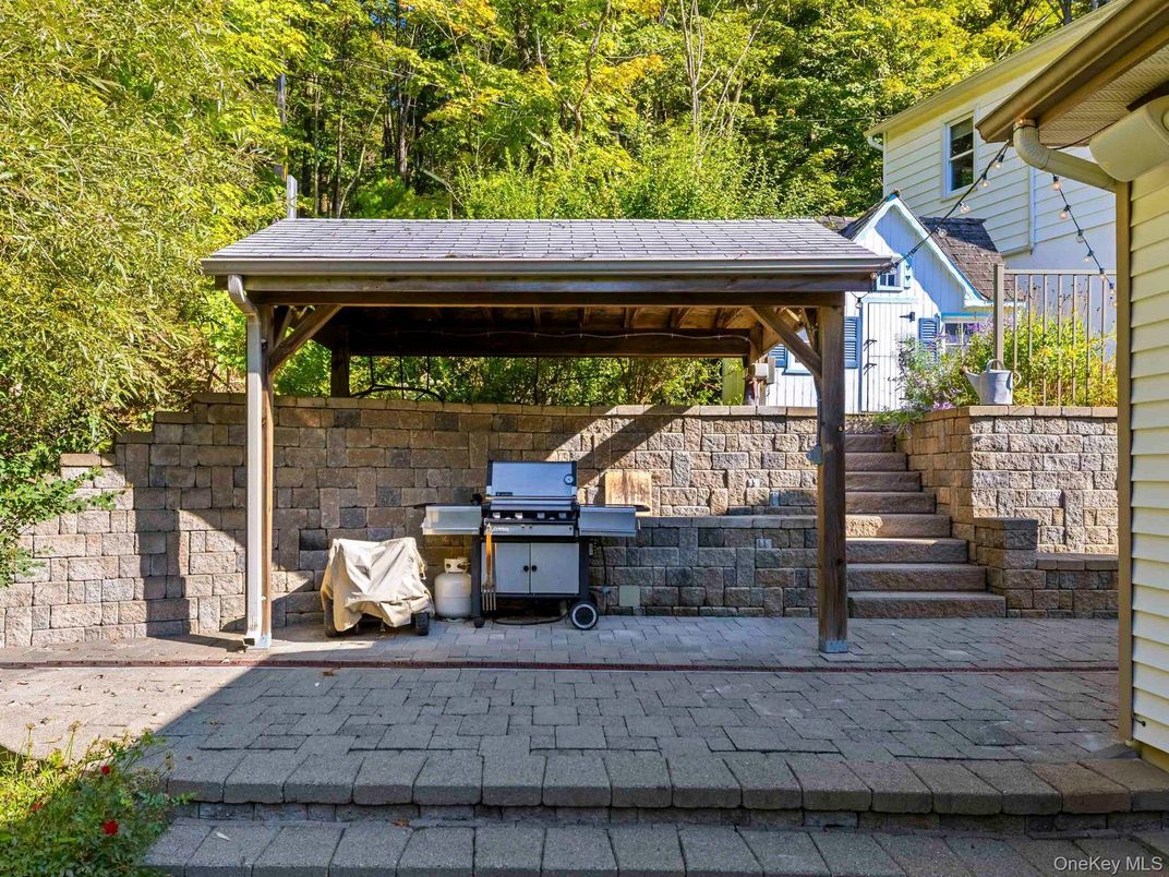 Exterior, Outdoor Kitchen