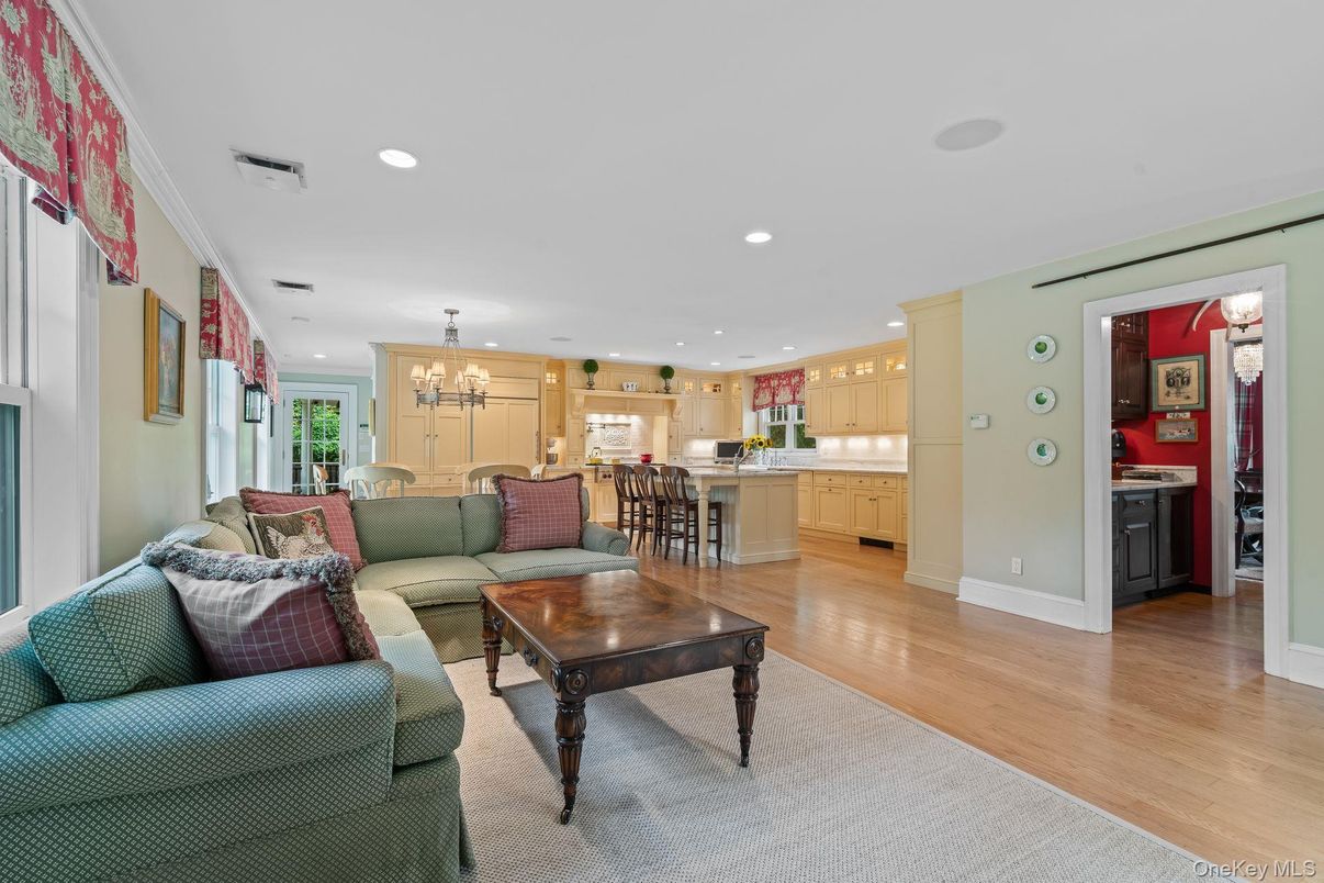 Chandelier, Dining room, Interior, Kitchen, Living room, Pendant Lights, Recessed Lighting, Wood Texture Flooring