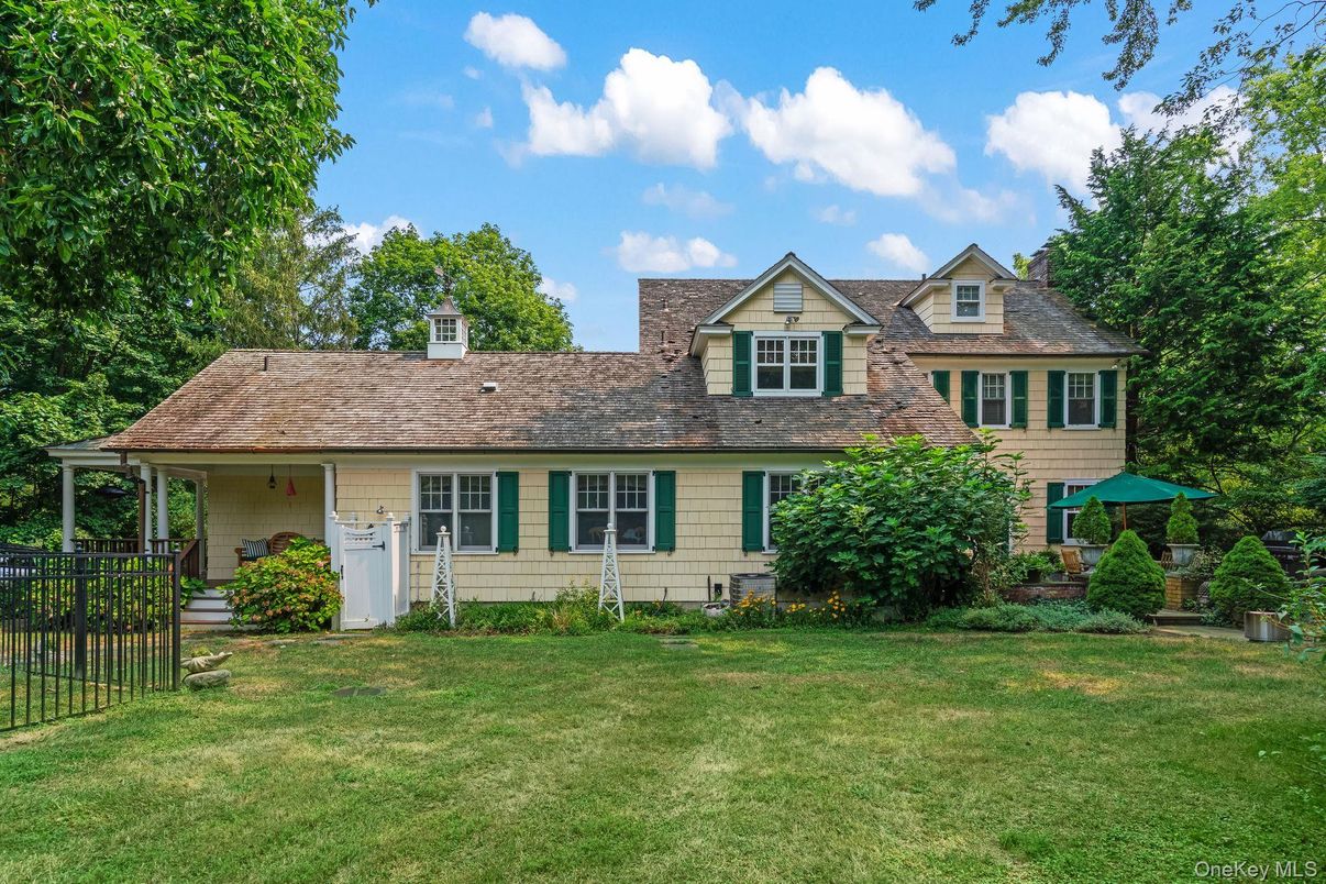 Exterior, Facade, Cape Cod