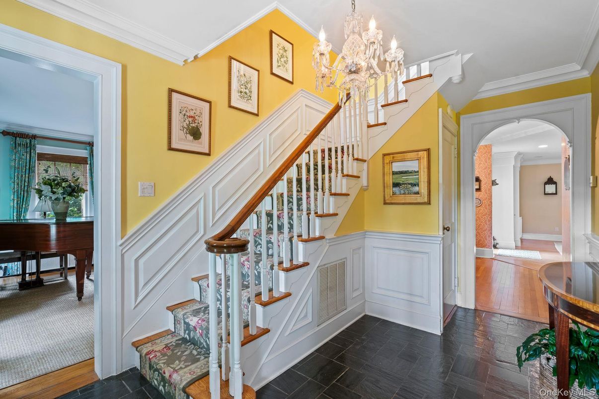 Chandelier, Interior, Recessed Lighting, Wood Texture Flooring