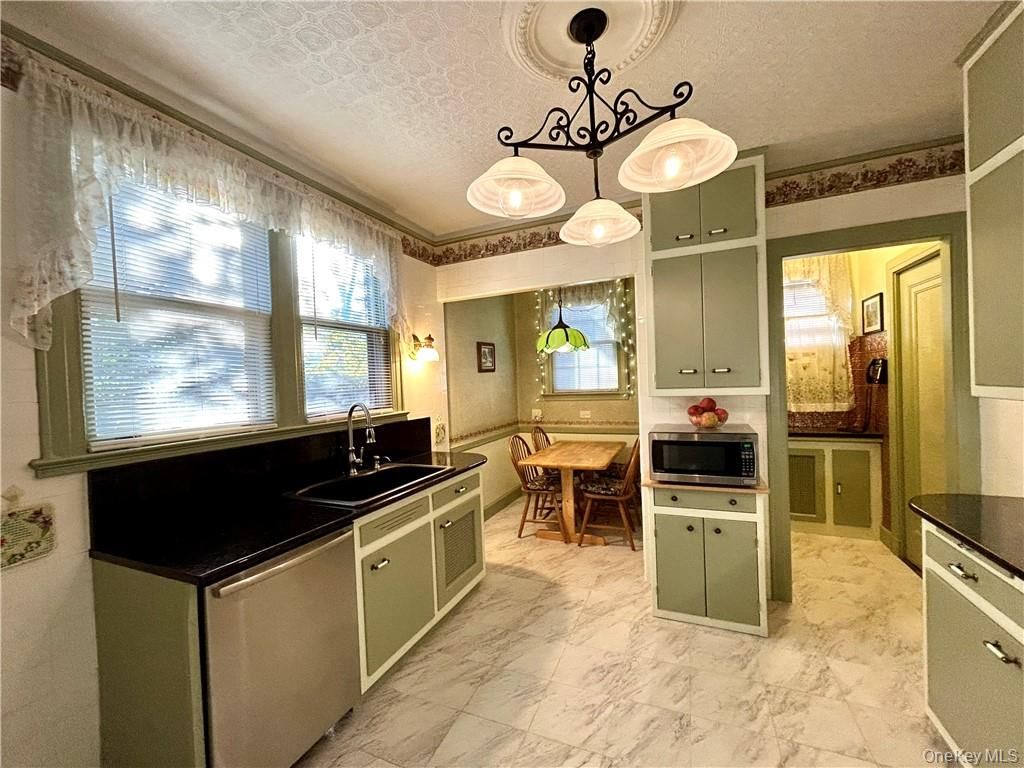 Dining room, Interior, Kitchen, Marble, Pendant Lights