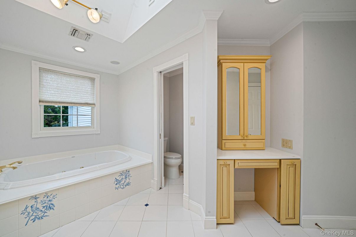 Bathroom, Interior, Recessed Lighting