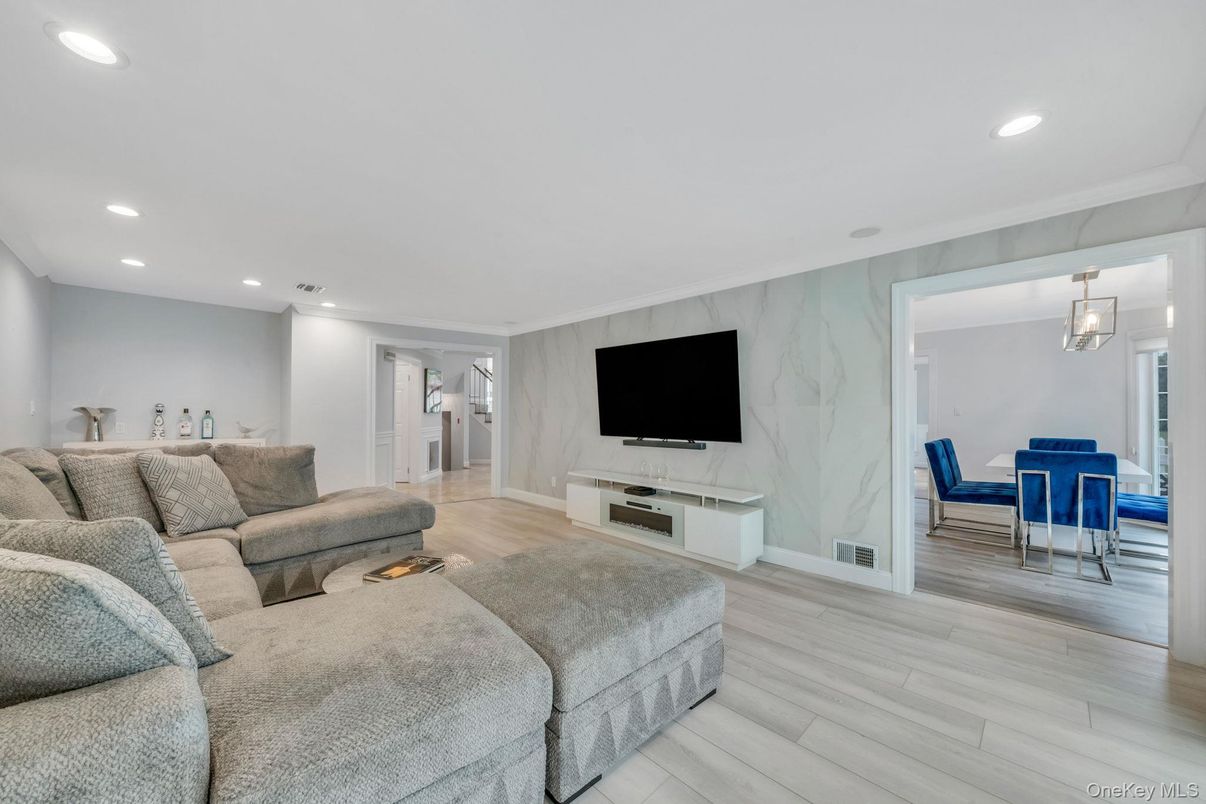 Dining room, Interior, Living room, Marble Walls, Pendant Lights, Recessed Lighting, Wood Texture Flooring