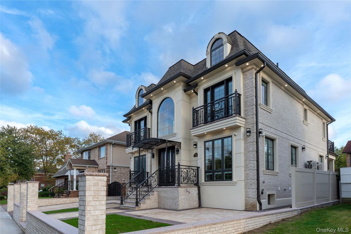 Exterior, Facade, French Provincial