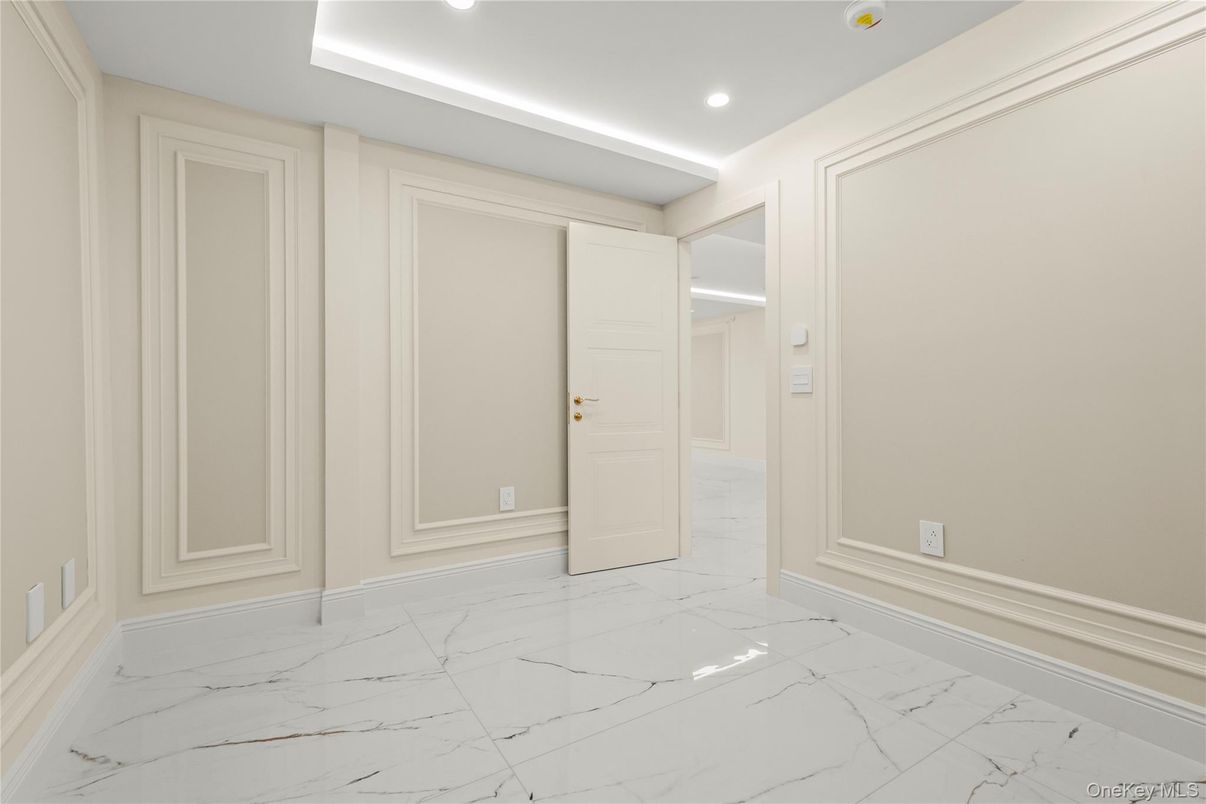 Empty room, Interior, Marble, Recessed Lighting