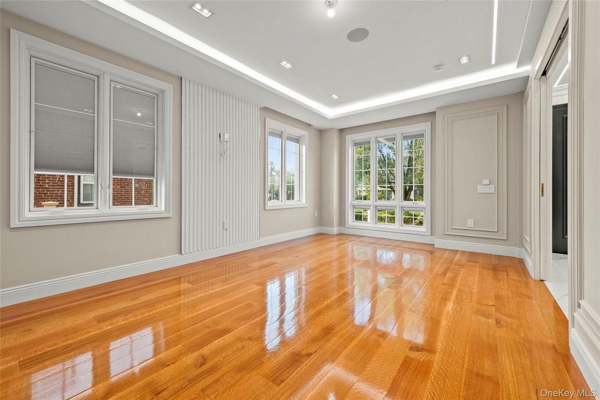 Empty room, Interior, Recessed Lighting, Wood Texture Flooring