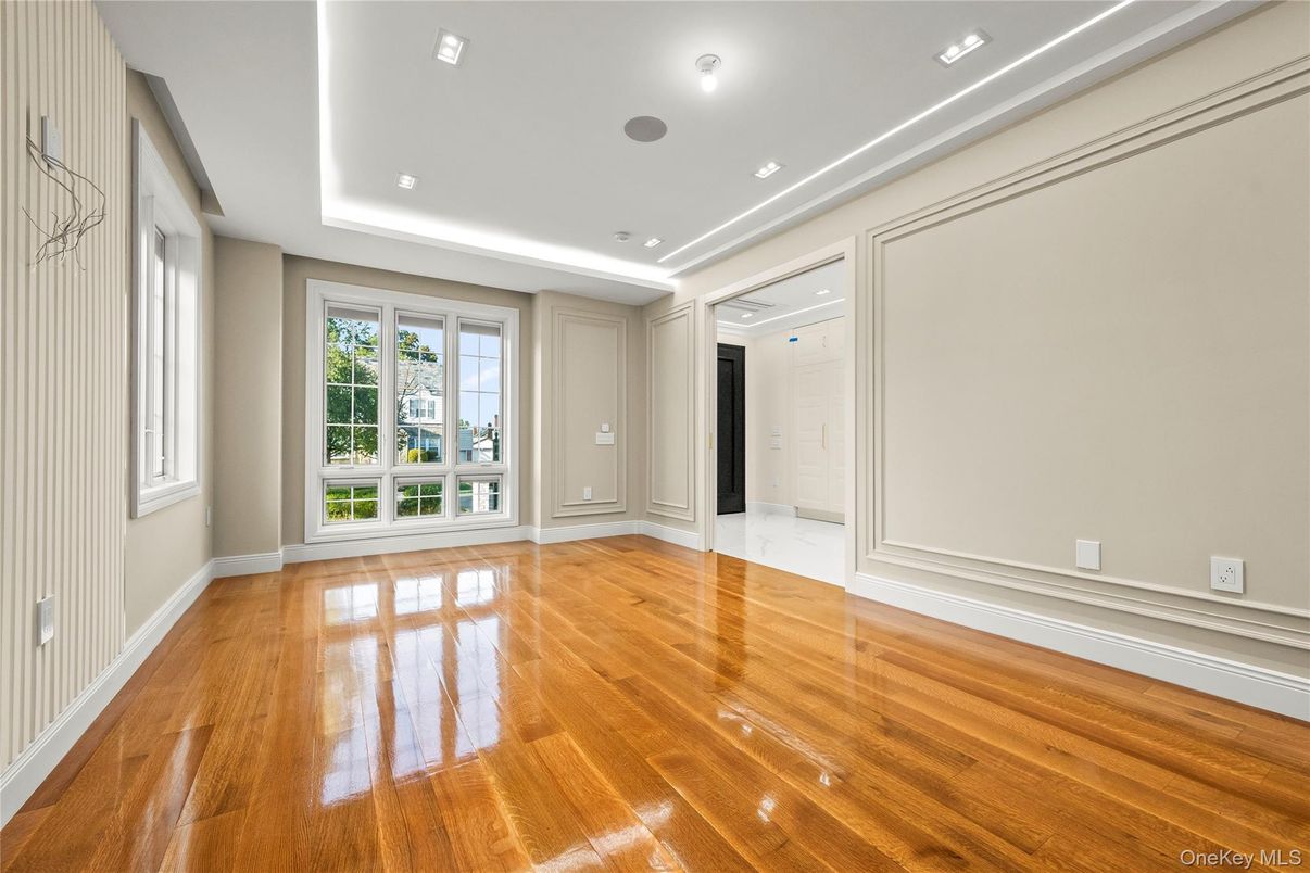 Empty room, Interior, Recessed Lighting, Wood Texture Flooring