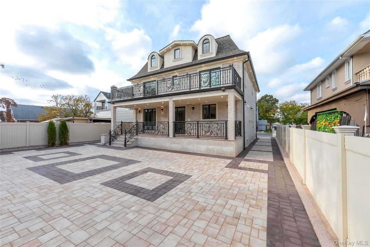 Exterior, Facade, French Provincial