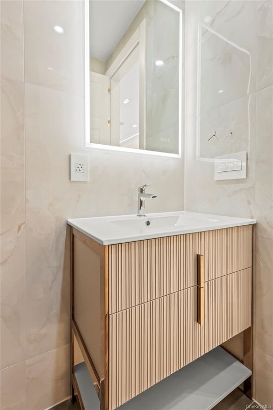 Bathroom, Interior, Marble Walls, Recessed Lighting