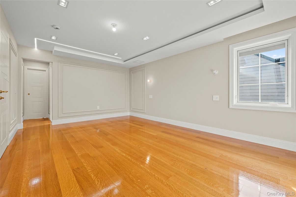 Empty room, Interior, Recessed Lighting, Wood Texture Flooring