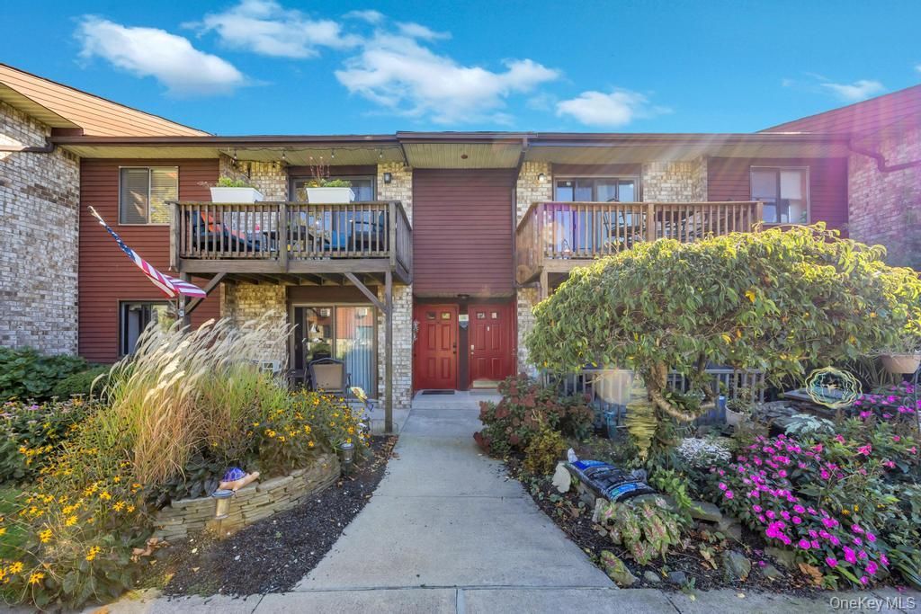 Exterior, Facade, Brick Facade, Raised Ranch