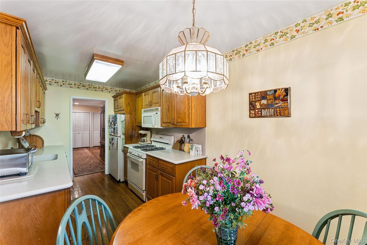 Interior, Kitchen, Pendant Lights, Wood Texture Flooring