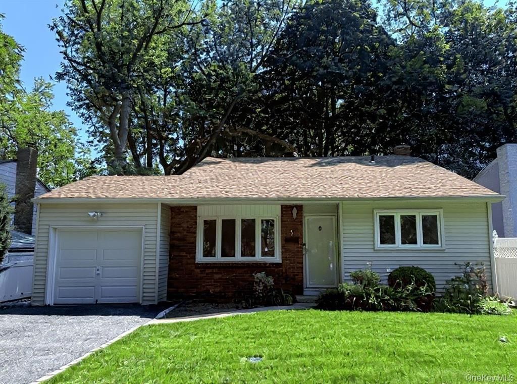 Attached, Exterior, Facade, Brick Facade, Ranch