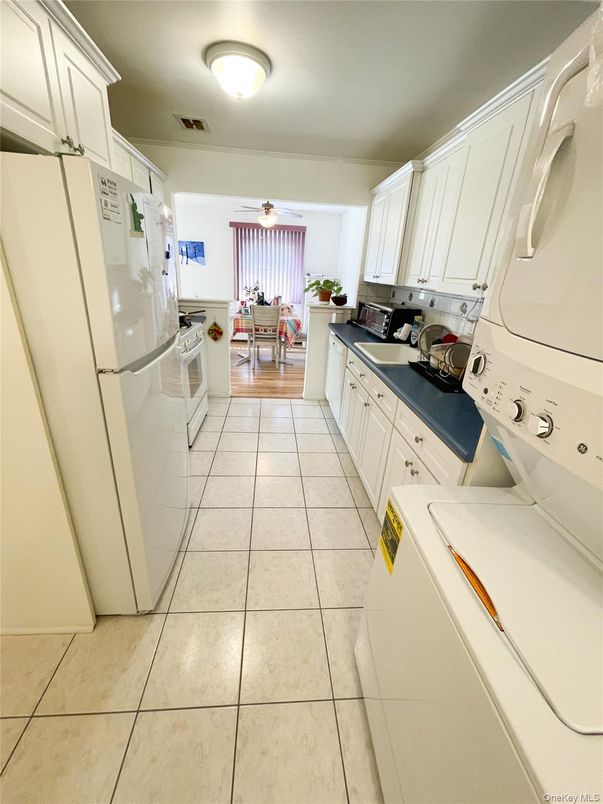 Dining room, Interior, Kitchen, Washer, Wood Texture Flooring