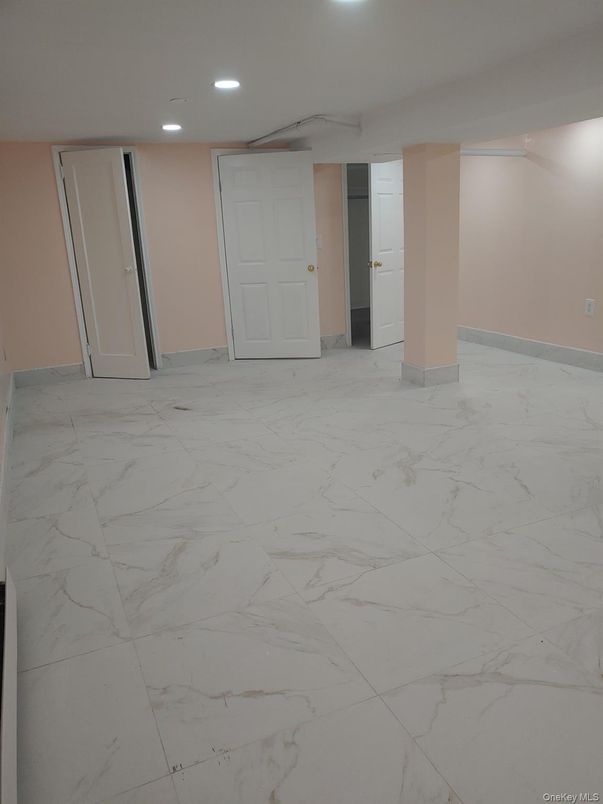 Empty room, Interior, Marble, Recessed Lighting
