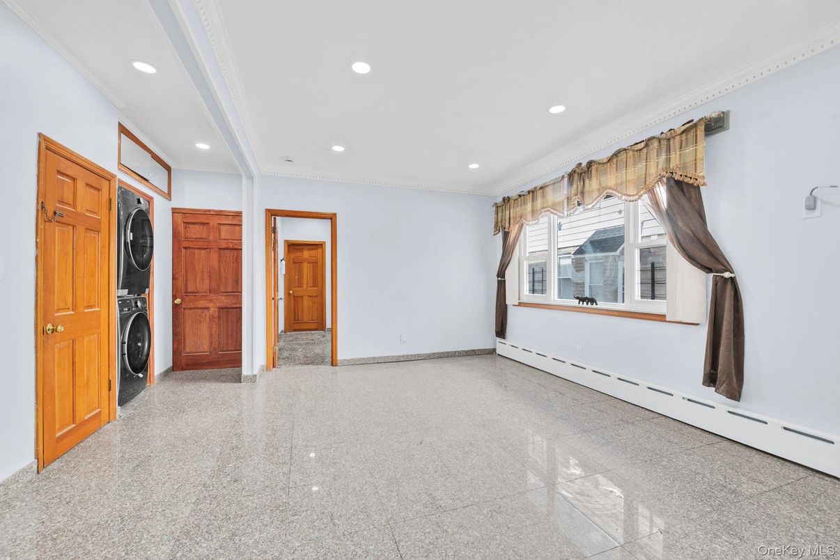 Empty room, Interior, Recessed Lighting, Washer