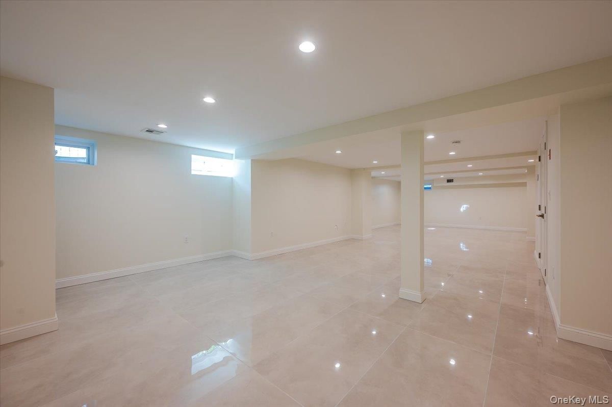 Empty room, Interior, Recessed Lighting
