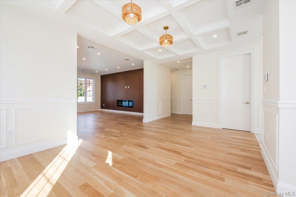 Empty room, Interior, Recessed Lighting, Wood Texture Flooring