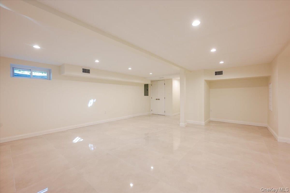 Empty room, Interior, Recessed Lighting