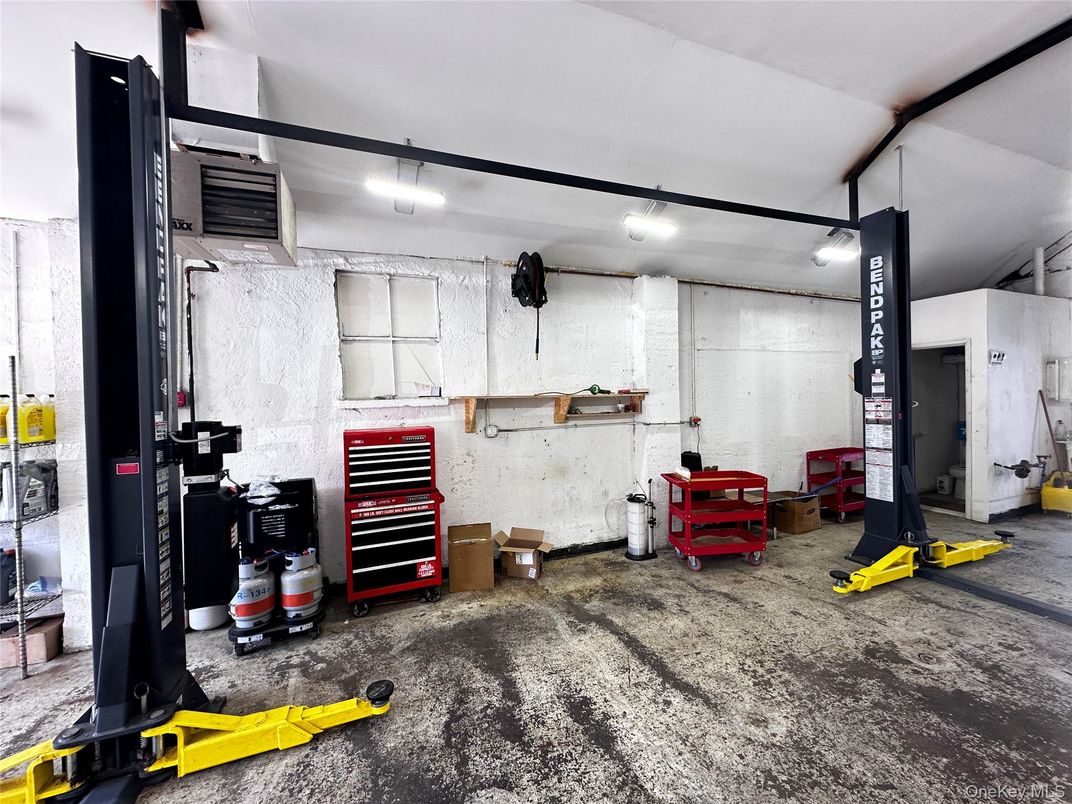 Fitness Equipment, Interior, Recessed Lighting