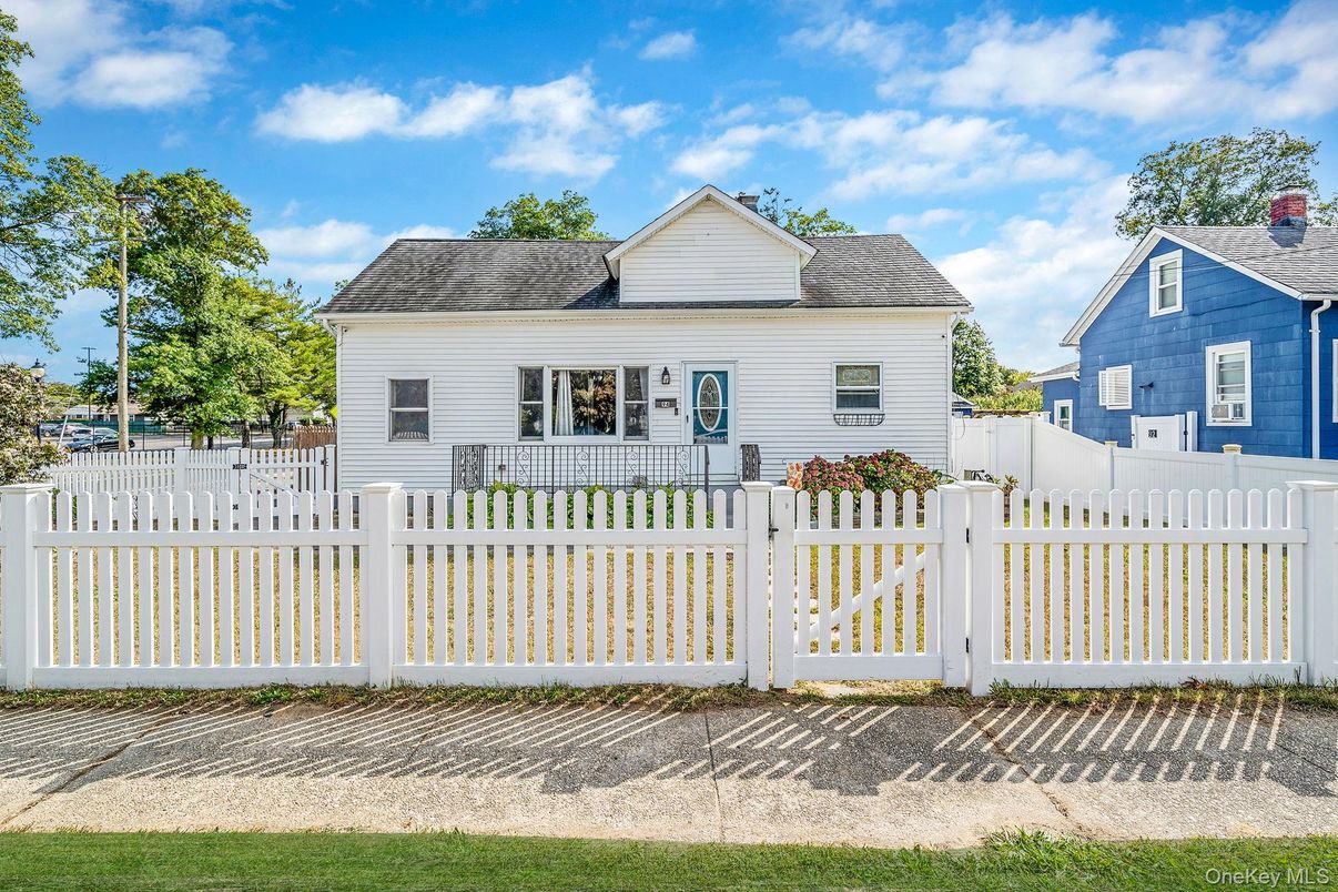Exterior, Facade, Cape Cod
