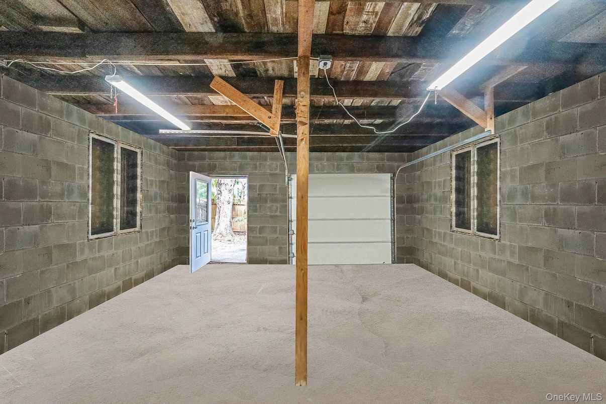 Empty room, Interior, Stone Walls, Wooden Beams