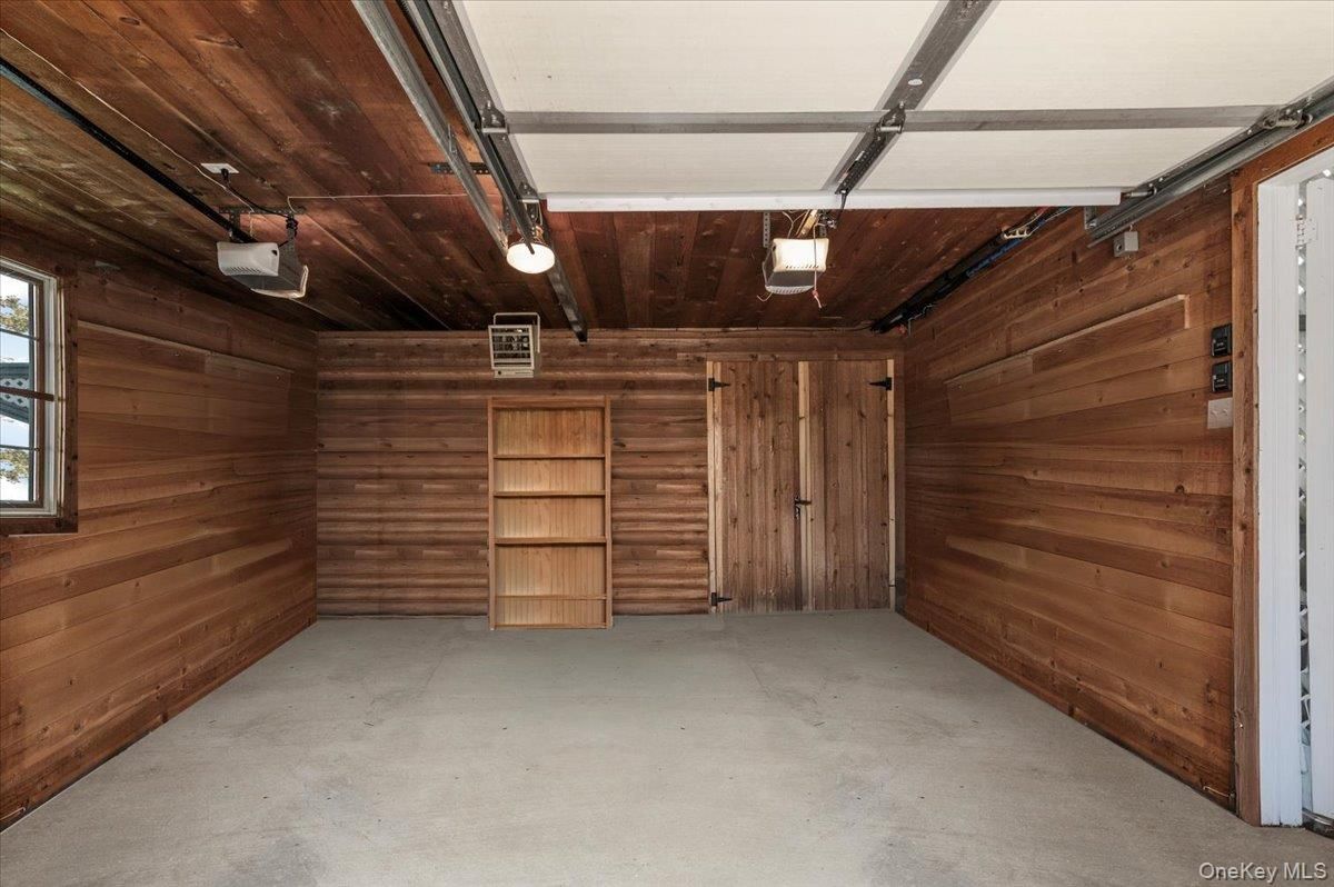 Empty room, Interior, Wooden Ceilings, Wooden Walls
