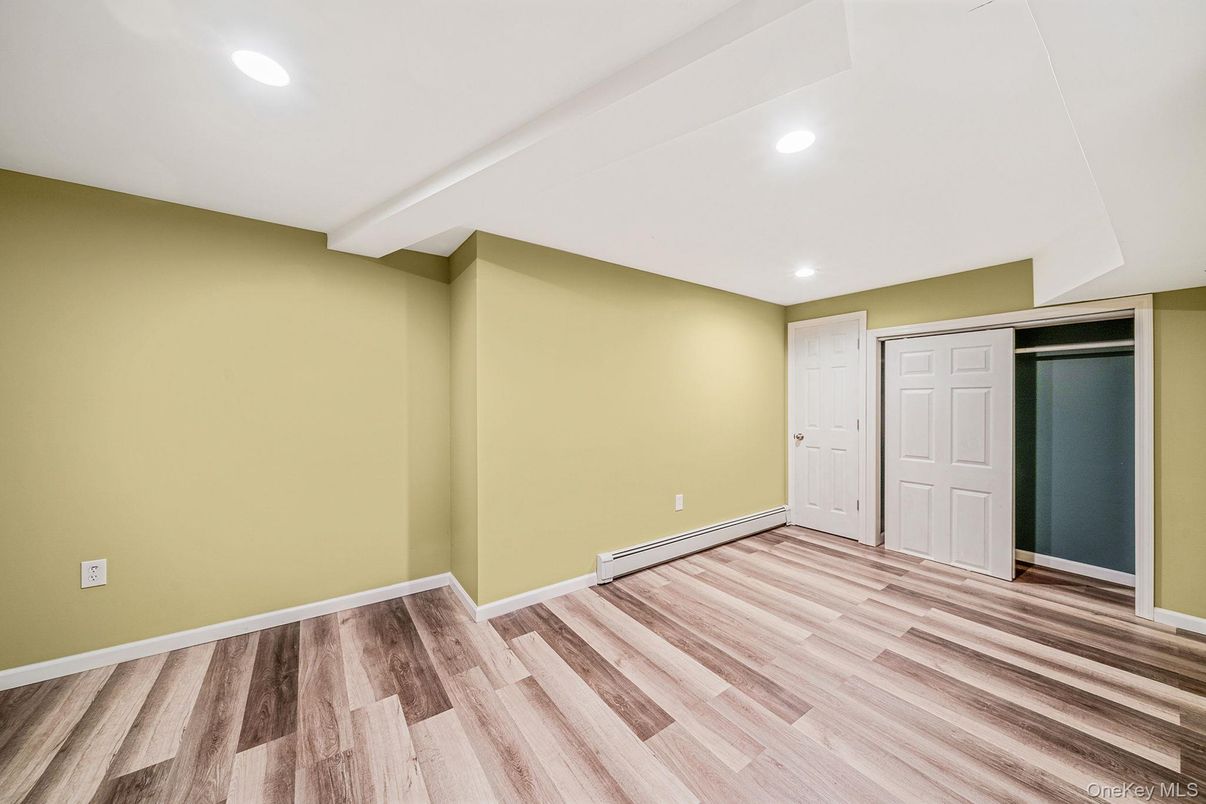 Empty room, Interior, Recessed Lighting, Wood Texture Flooring
