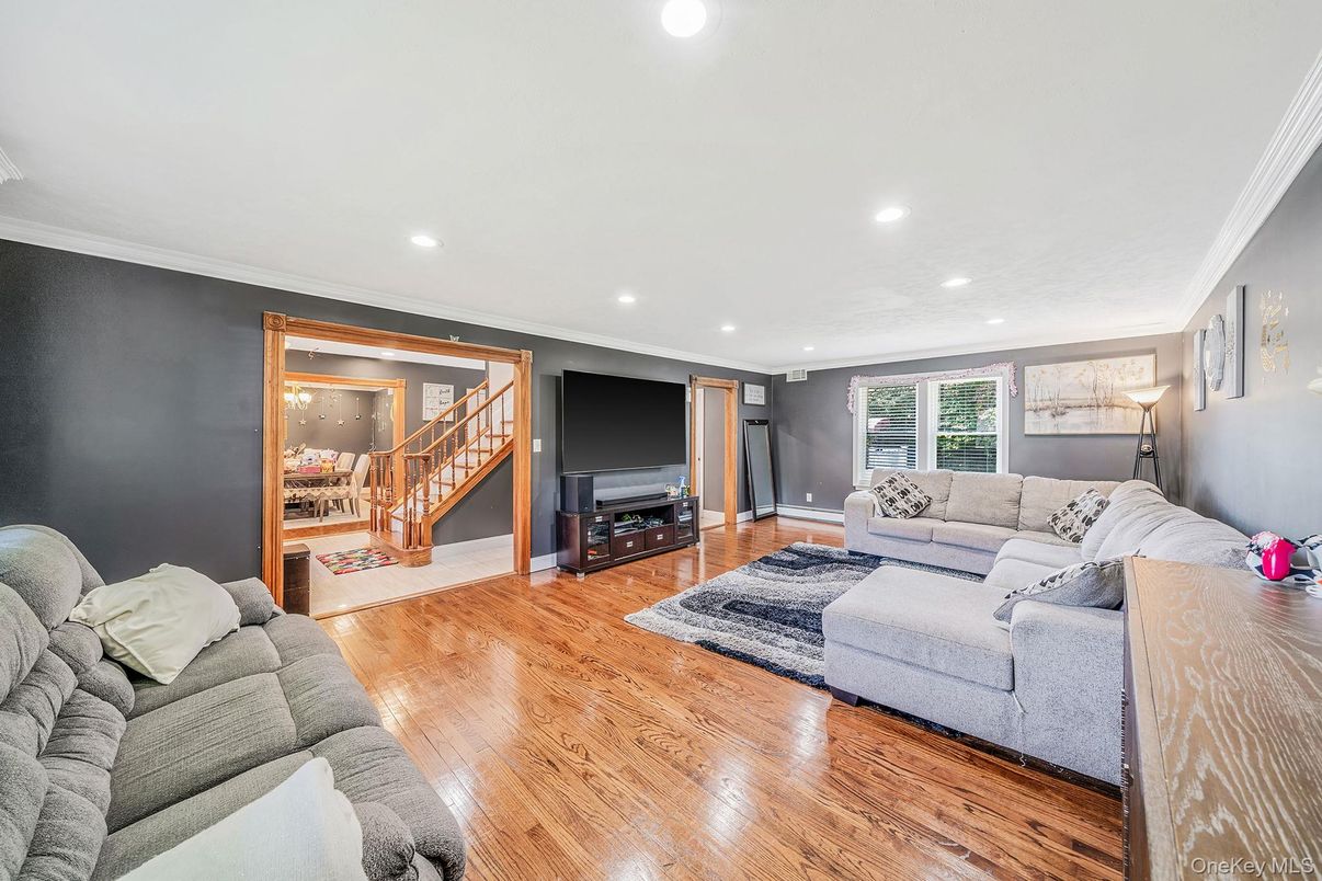 Interior, Living room, Recessed Lighting, Wood Texture Flooring