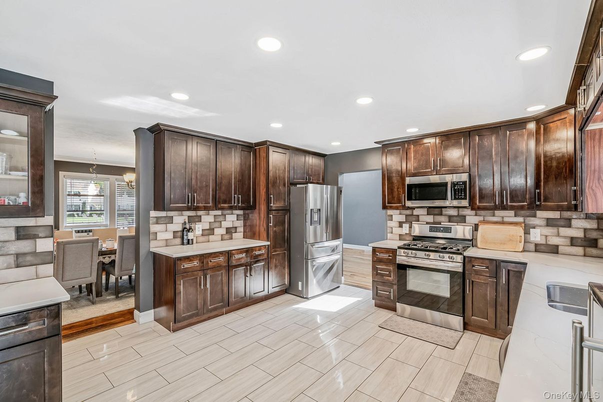 Dining room, Interior, Kitchen, Recessed Lighting, Stainless Steel Appliances