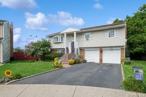 Attached, Exterior, Facade, Brick Facade, Raised Ranch