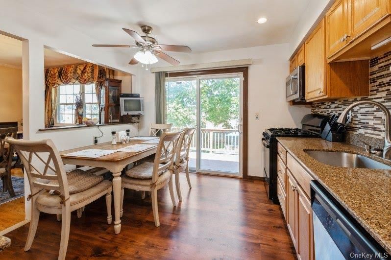 Dining room, Interior, Kitchen, Recessed Lighting, Wood Texture Flooring