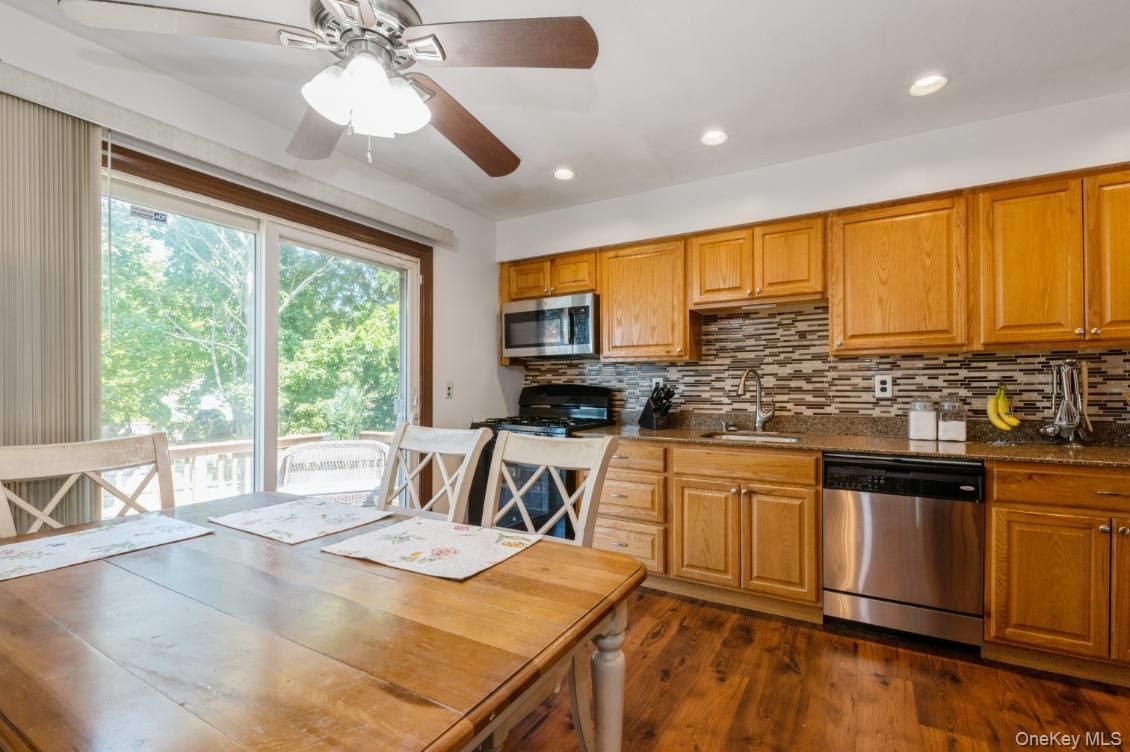 Dining room, Interior, Kitchen, Recessed Lighting, Wood Texture Flooring
