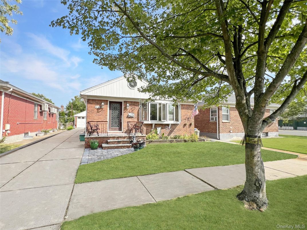 Exterior, Facade, Brick Facade, Split Level