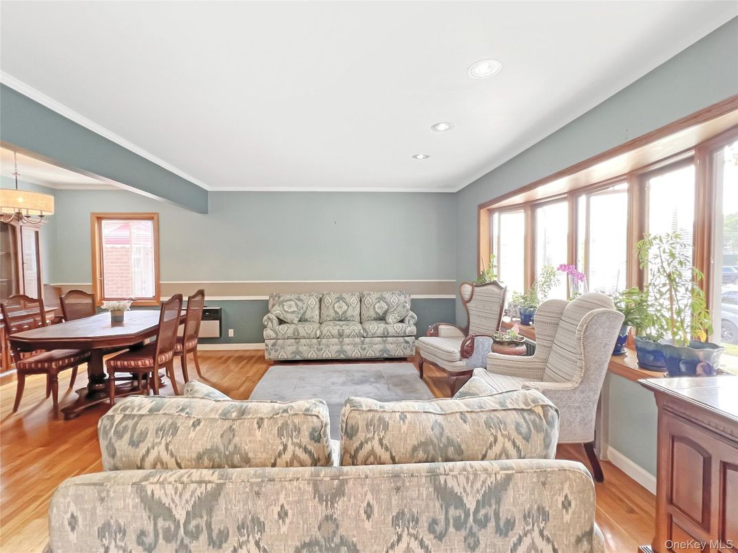 Chandelier, Dining room, Interior, Living room, Recessed Lighting, Wood Texture Flooring