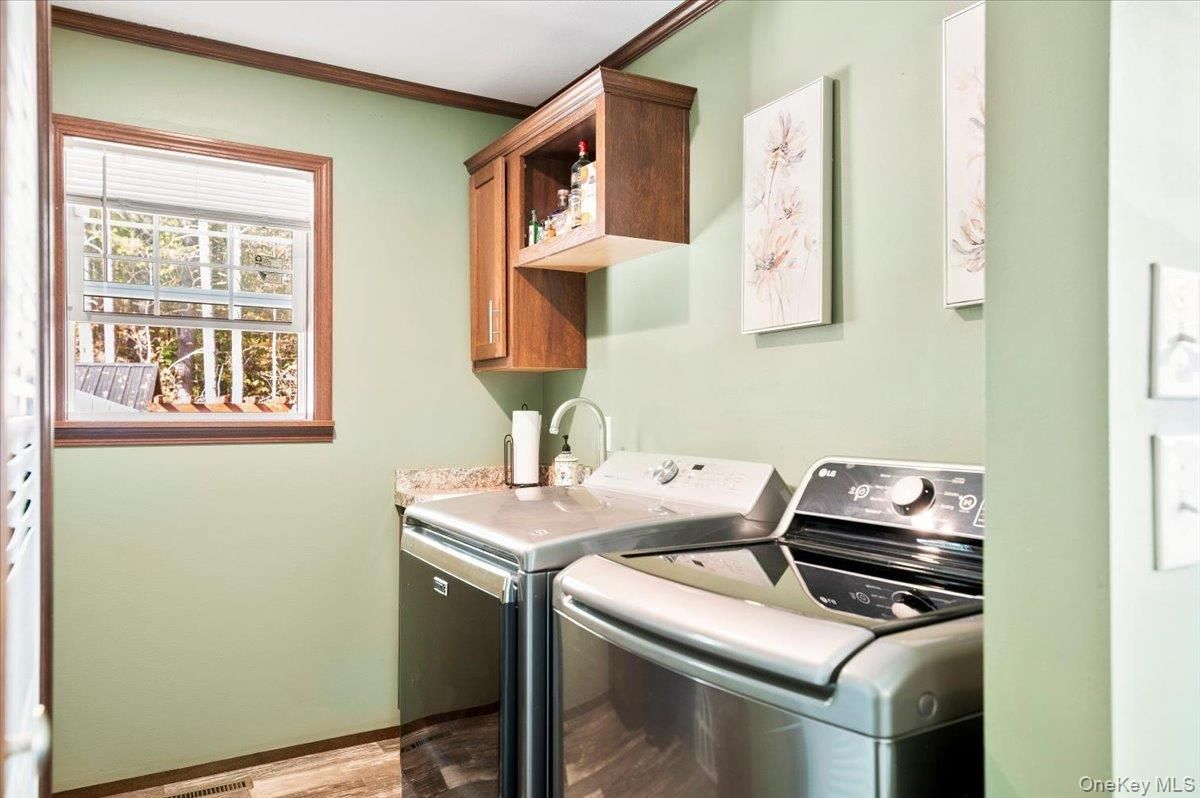 Interior, Washer, Wood Texture Flooring