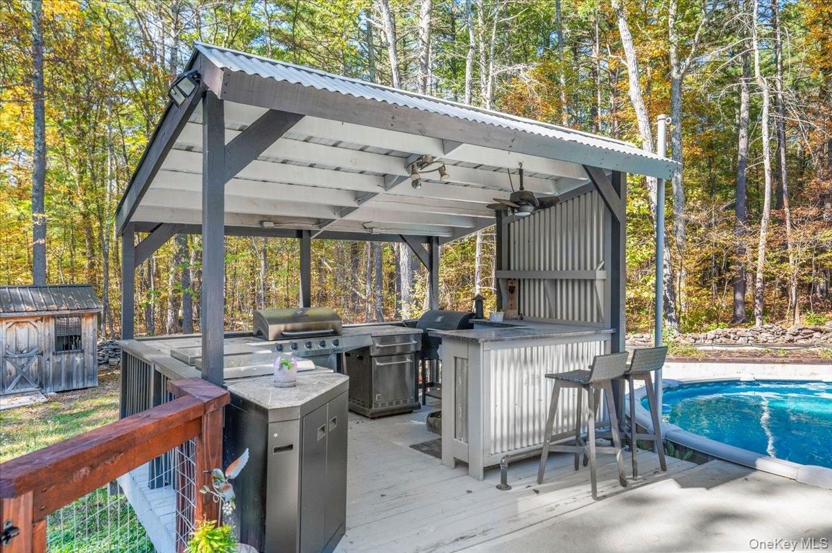 Exterior, Outdoor Kitchen