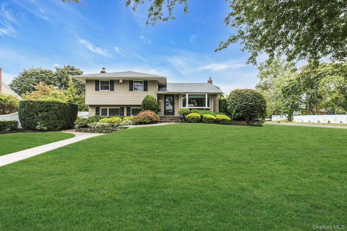 Backyard, Exterior, Facade, Split Level