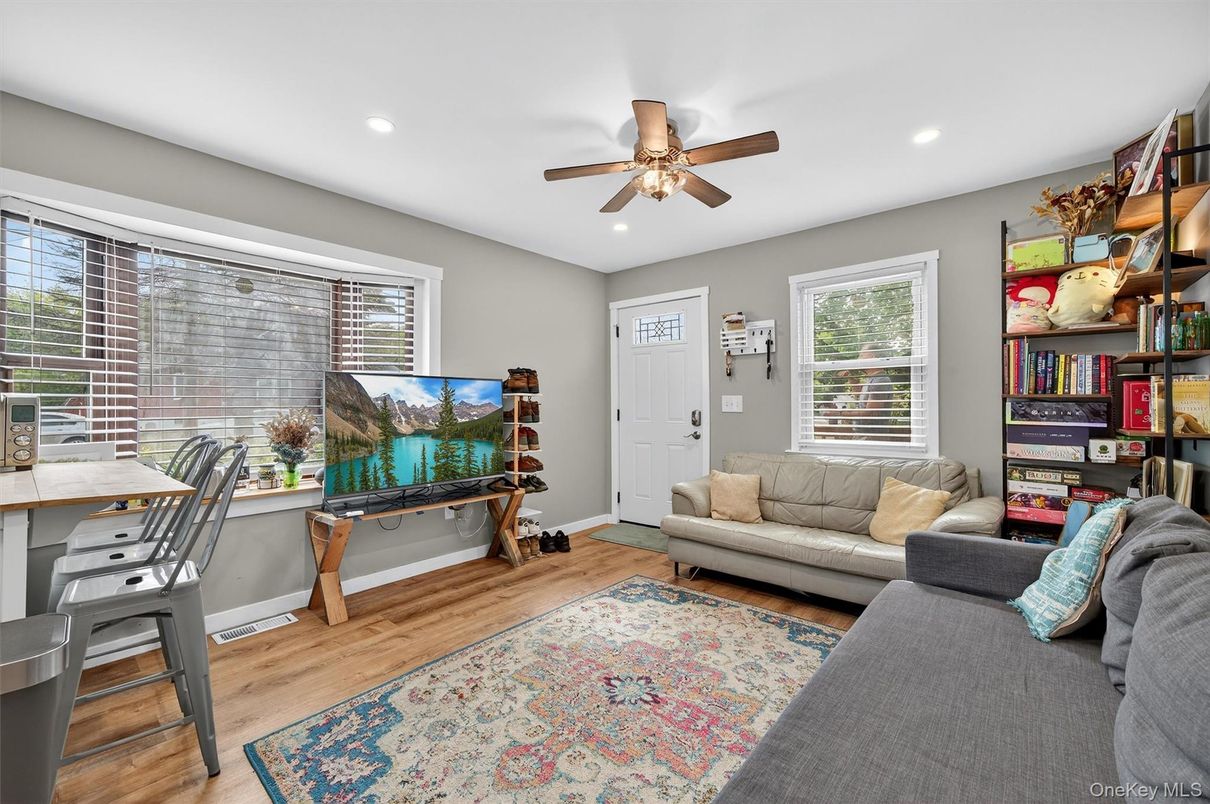 Interior, Living room, Recessed Lighting, Wood Texture Flooring