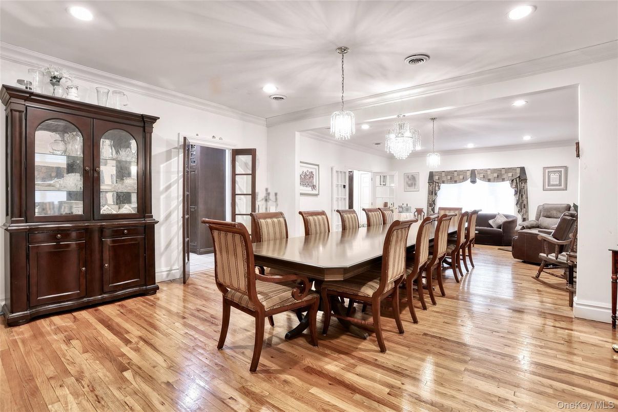 Chandelier, Dining room, Interior, Recessed Lighting, Wood Texture Flooring