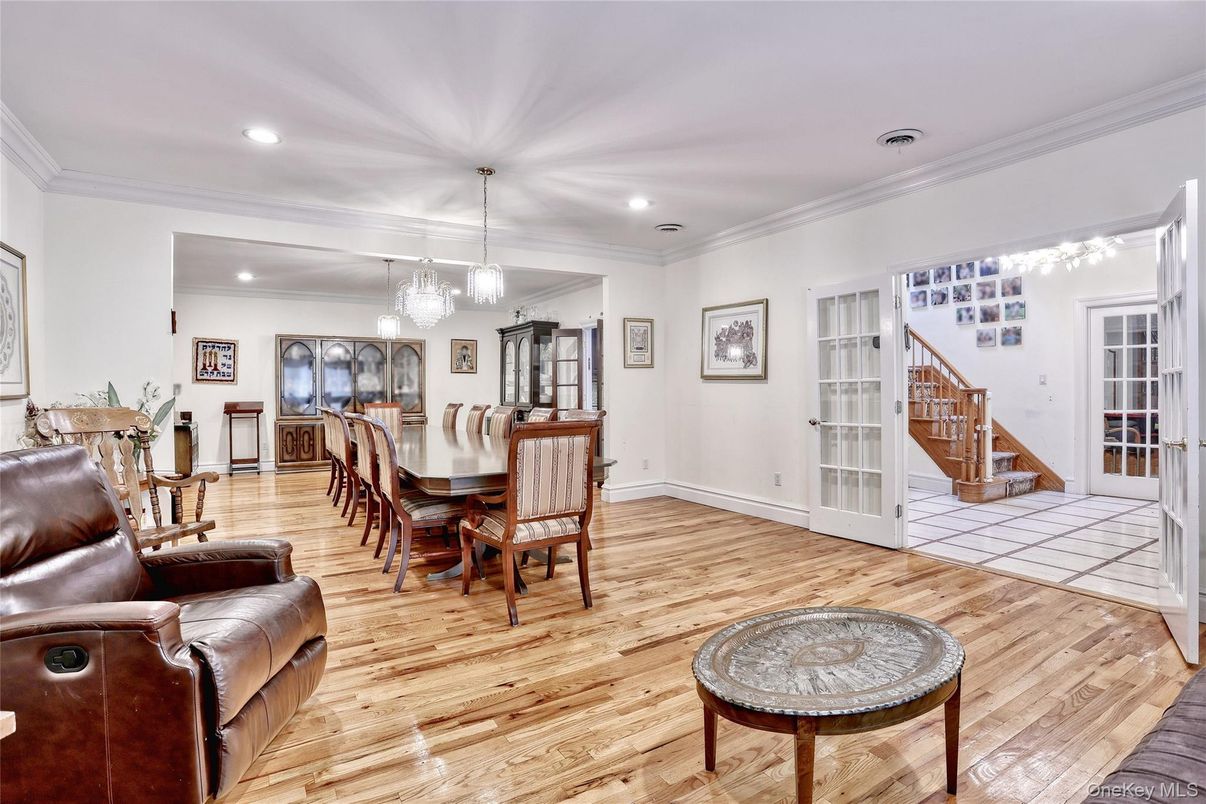 Dining room, Interior, Pendant Lights, Recessed Lighting, Wood Texture Flooring