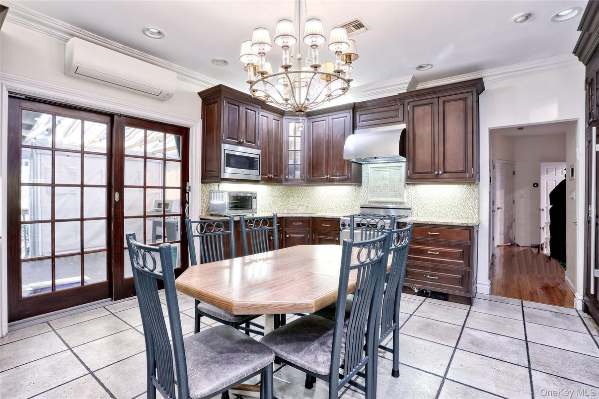 Chandelier, Dining room, Interior, Kitchen, Recessed Lighting, Wood Texture Flooring
