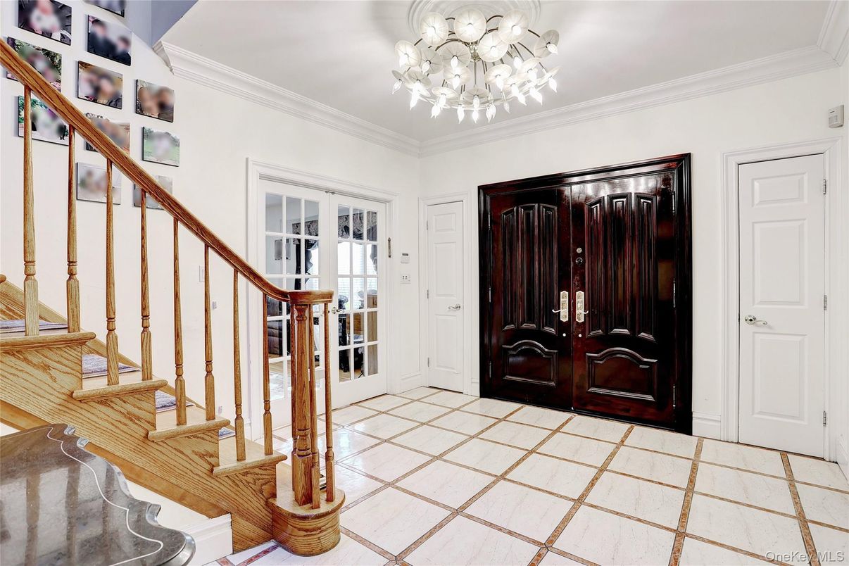 Chandelier, Interior