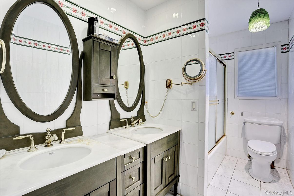 Bathroom, Dual Sink Vanities, Interior