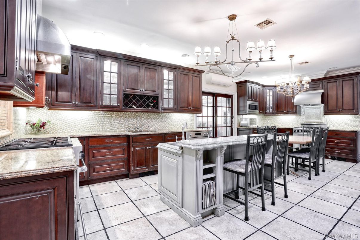 Chandelier, Interior, Kitchen, Recessed Lighting, Stainless Steel Appliances