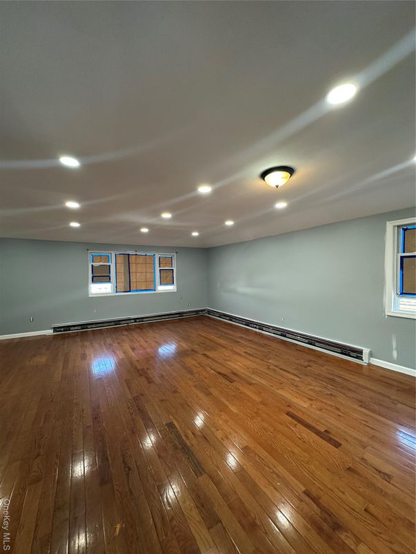Empty room, Interior, Recessed Lighting, Wood Texture Flooring