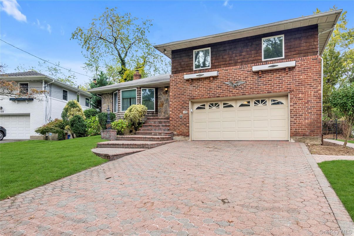 Attached, Exterior, Facade, Brick Facade, Split Level