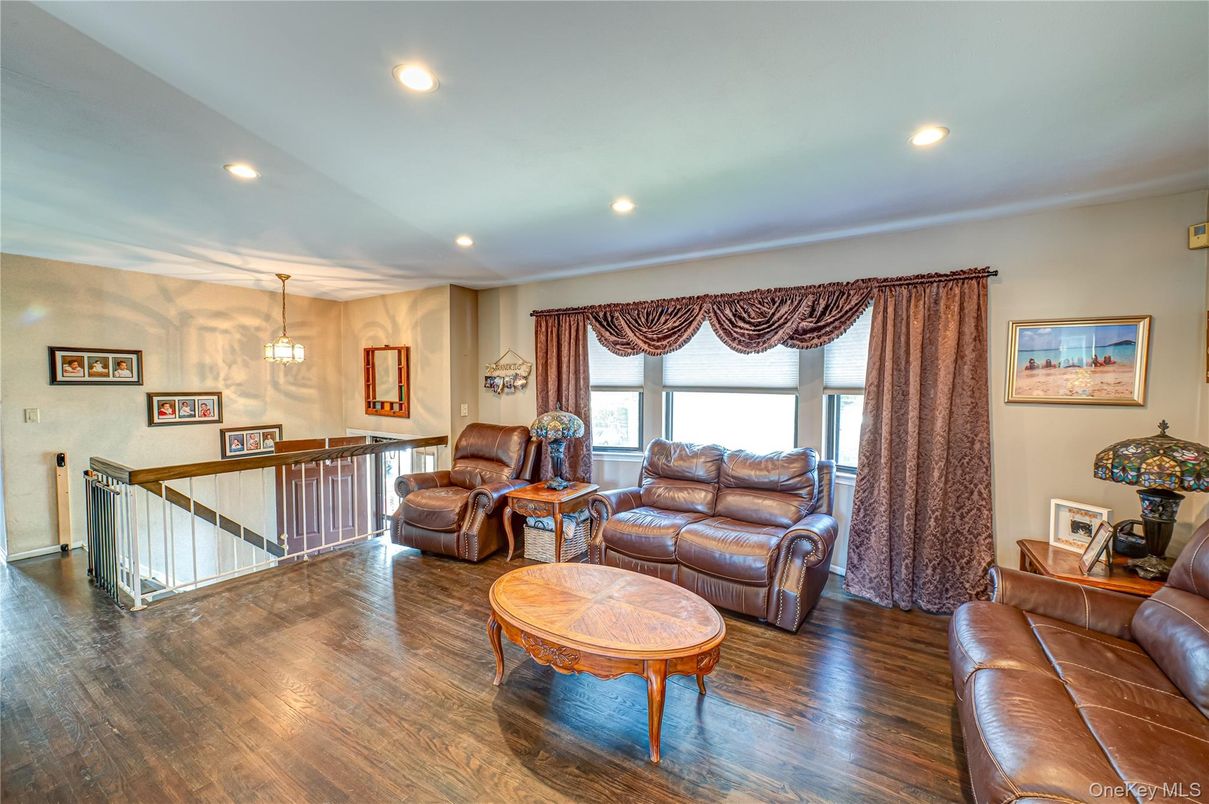 Interior, Living room, Pendant Lights, Recessed Lighting, Wood Texture Flooring