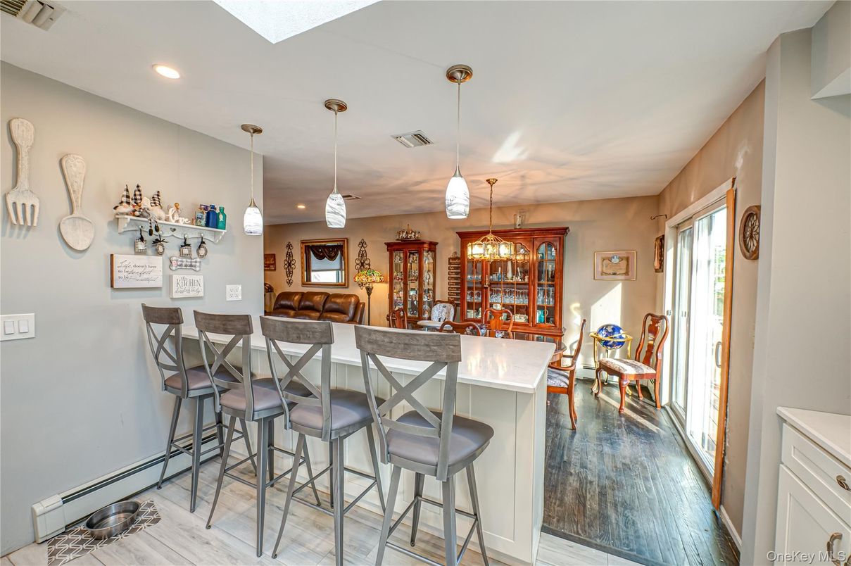 Interior, Pendant Lights, Recessed Lighting, Wood Texture Flooring